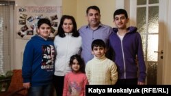 Хасан із дружиною та дітьми в Будинку біженців у Львові