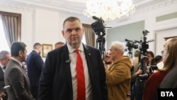 Делян Пеевски за пръв път покани медии в кабинета си №222а, за да им покаже импровизирания си "Музей на сглобката", 17 декември 2025 г.