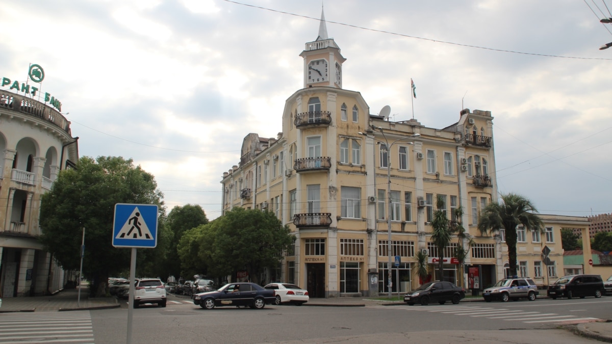 Митинги за отставку президента, воры в законе, нападения на туристов. Итоги  2021 года в Абхазии