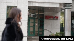 Sediul Lukoil-Moldova, amplasat pe o stradă centrală din Chișinău. Autoritățile moldovene nu au spus încă dacă se vor alătura sancțiunilor americane sau restricțiilor europene contra Lukoil și evaluează impactul potențial