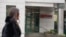 Sediul Lukoil-Moldova, amplasat pe o stradă centrală din Chișinău. Autoritățile moldovene nu au spus încă dacă se vor alătura sancțiunilor americane sau restricțiilor europene contra Lukoil și evaluează impactul potențial