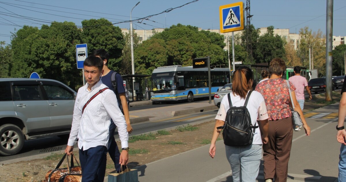 Бірінші курс студенттері жоғарыда жатақханада