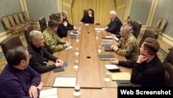 უკრაინის პრეზიდენტი ვოლოდიმირ ზელენსკი ხვდება აშშ-დან დაბრუნებული დელეგაციის წევრებს. 2 დეკემბერი, 2025 წელი