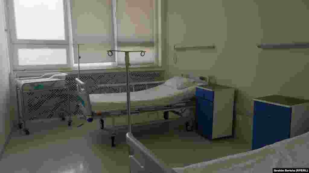 Dhomë e lehonave në Klinikën e Gjinekologjisë,  në repartin e renovuar së fundmi.