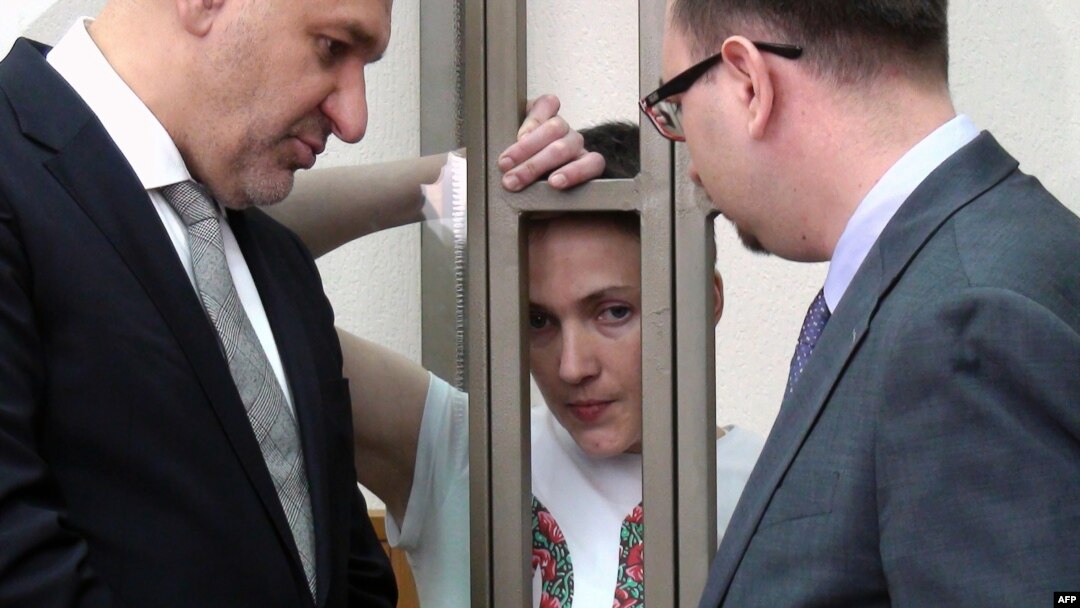 Надежда Савченко со своими адвокатами