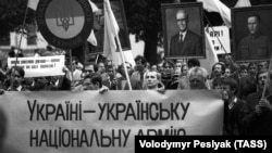 Під час акції, яку організувала крайова рада Народного руху України. Львів, 19 вересня 1990 року 