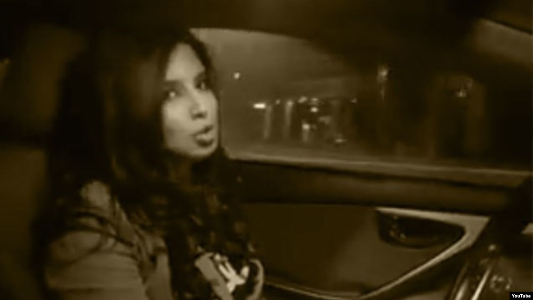 Xonandaning yalangoch videolari