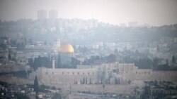 Панорамна снимка на Йерусалим, направена на разсъмване на 14 април, след атаката на Иран срещу Израел.