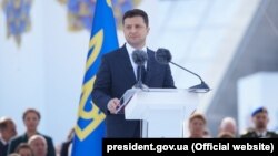 Голова держави повідомив про підписання цього указу, виступаючи на урочистостях до Дня Незалежності в центрі Києва