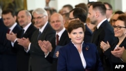 Премьер-министр Польши Беата Шидло во время церемонии принятия присяги новым правительством страны 