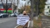 Псков: мать активиста Милушкина оштрафовали за телефон перед СИЗО 