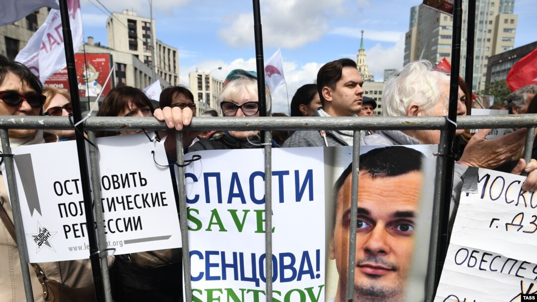 В поддержку Сенцов выступили и участники митинга в Москве "За свободную Россию без репрессий" 10 июня 2018