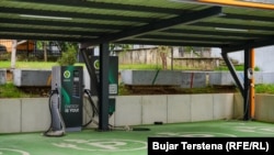 Një pajisje e KESCO-s për furnizim të automjeteve elektrike.