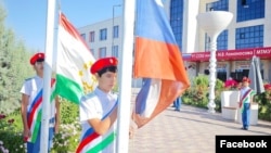 Učenici ruske škole u gradu Bohtar na jugu Tadžikistana.