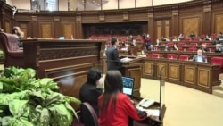 Պատգամավորների մեծամասնությունը առանց դիմակ են և առանց անհրաժեշտ հեռավորության պահպանման