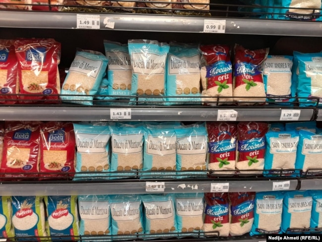 Orizi në një market në Prishtinë.