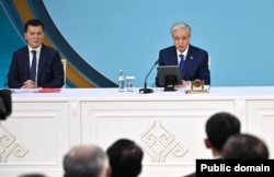 Қазақстан президенті Қасым-Жомарт Тоқаев пен мемлекеттік кеңесші Ерлан Қарин Ұлттық құрылтайда отыр. 26 қаңтар 2026 жыл, Қызылорда.