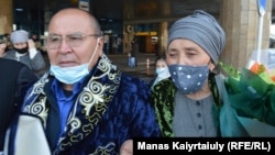 Raqyzhan Zeinolla with his wife, Farida Qabylbek, upon his return to Kazakhstan in April. 