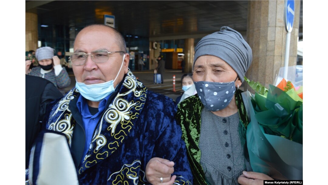 Raqyzhan Zeinolla with Farida Qabylbek in April 2021