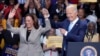 Președintele Joe Biden și vicepreședintele Kamala Harris, care i-a preluat candidatura pentru alegerile prezidențiale din 5 noiembrie. 