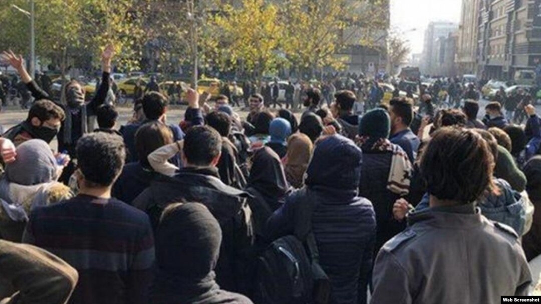 در خیزشهای سراسری دیماه ایران دهها کشته و هزاران بازداشتی گزارش شدند