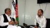 سید فتح محمد بها خبرنگار رادیو آزادی در جریان مصاحبهء اختصاصی با خانجان الکوزی معاون اتاق تجارت و صنایع افغانستان.