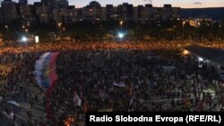 Učesnici litija okupljeni na poziv Mitropolije SPC, u glavnom gradu Crne Gore, Pogorici. 14. jun 2020. 