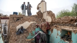 خانه‌ای در روستای در تاشقرغان بر اثر زلزله ویران شده.