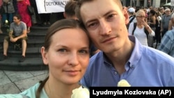 Ukrainian activist Lyudmyla Kozlovska (left) and her husband Bartosz Kramek at an antigovernment protest in Warsaw last year.