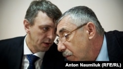 Адвокат Олексій Ладин і Сулейман Кадиров на засіданні суду, 22 січня 2018 року