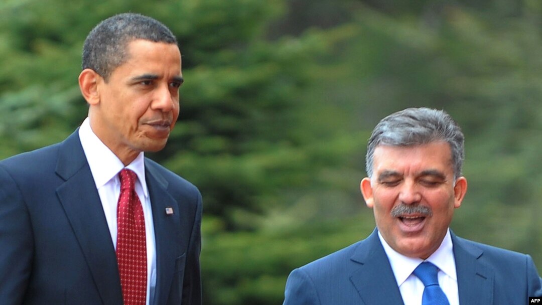 Turkish President Abdullah Gul (right) with his U.S. counterpart Barack Obama in Ankara