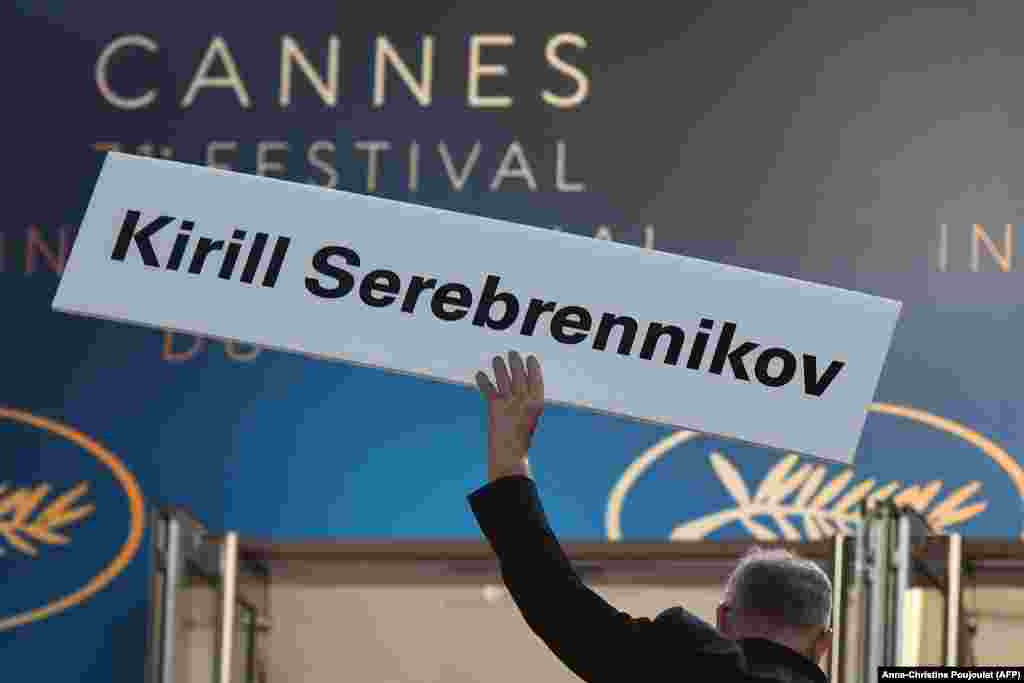 The general delegate of the Cannes Film Festival, Thierry Fremaux, holds a sign bearing the name of Russian director Kirill Serebrennikov, who is under house arrest in St. Petersburg, ahead of the screening of his film Leto (Summer) at the festival in Cannes on May 9. (AFP/Anne-Christine Poujoulat)