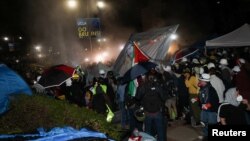Sukob policije s demonstrantima na univerzitetu UCLA, 2. maj 2024.