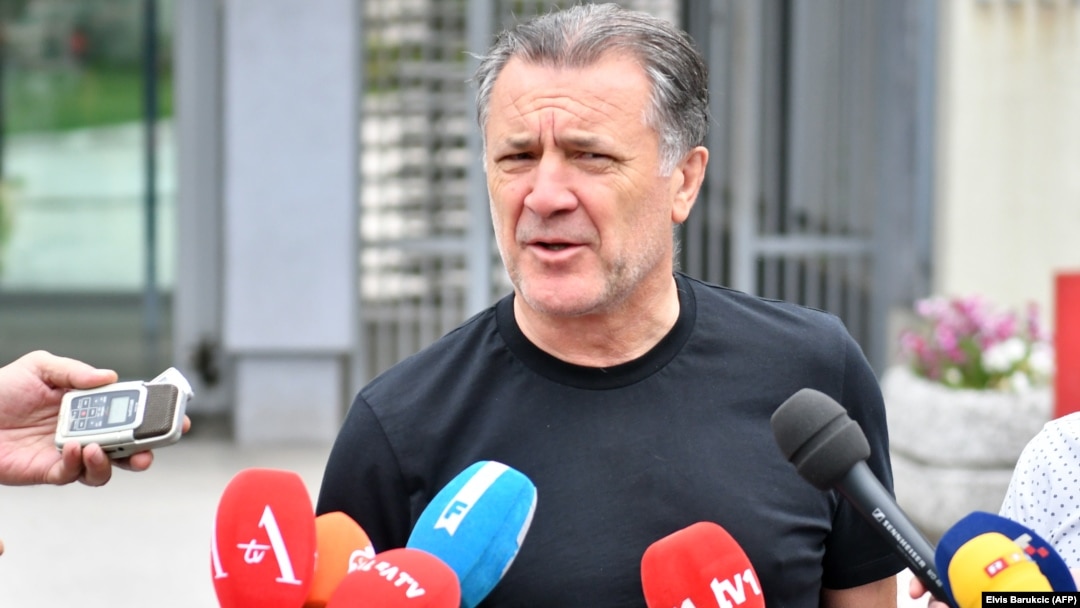 Zdravko Mamić je već godinu dana u bijegu u Međugorju, u BiH (fotografija ispred Suda BiH 2018.)