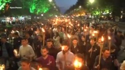 Факельное шествие в Ереване в память жертв резни армян в Османской империи в 1915 году (видео)