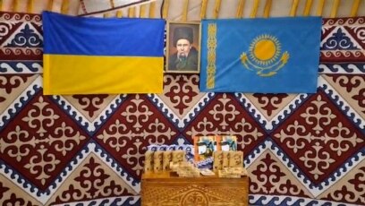 Сексуалды қыз билейді және сиқырды сорады Сексуалды жопа жапон қызы