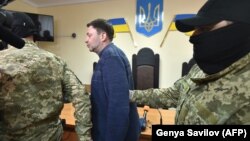 За повідомленням, це сталося біля суду в Херсоні, де розглядалася справа керівника «РИА Новости Украина» Кирила Вишинського (на фото), звинуваченого в державній зраді