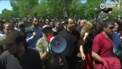 Протесты в Армении: правящая коалиция распалась (видео)