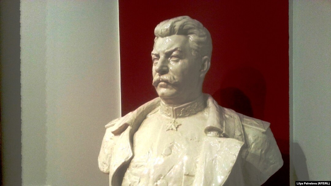 Фарфоровый бюст Сталина, 1947 г. В Историческом музее место таким произведениям - в запасниках. В Хорошево будет иначе 