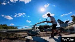 Autori videa nisu odgovorili na pitanja Radija Slobodna Evropa o ulasku u kompleks vojnog aerodroma