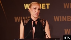  Антонина Зетова приказва на церемонията по награждаването на 