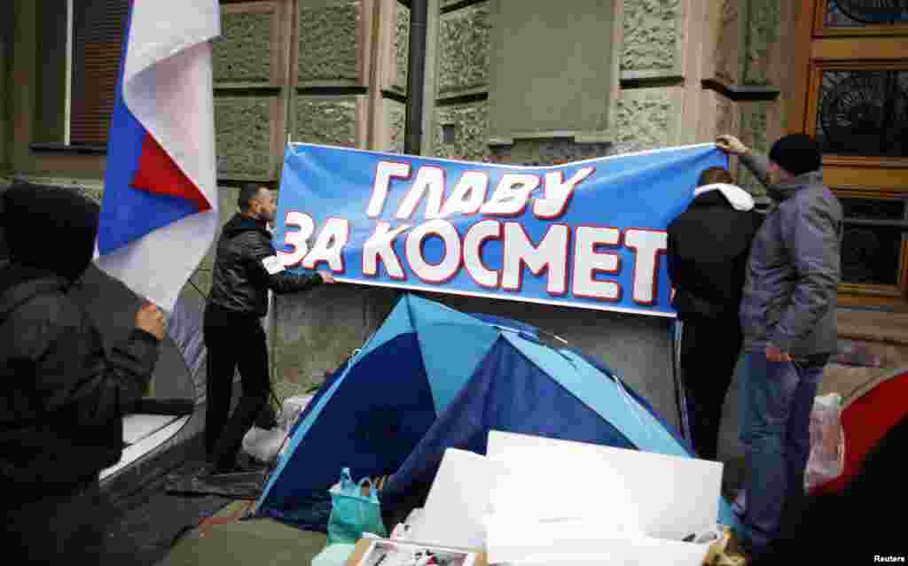 Srbija - Protesti protiv EU u Beogardu, 8. april 2013. Foto: Reuters / Marko Đurica 