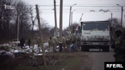 Силовики на місці, де раніше стояв редут блокувальників, Кривий Торець