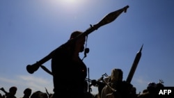 Въоръжени поддръжници на йеменските бунтовници хути на митинг в подкрепа на обявената за терористична от САЩ, ЕС и други държави организация Хамас, Сана, 29 януари