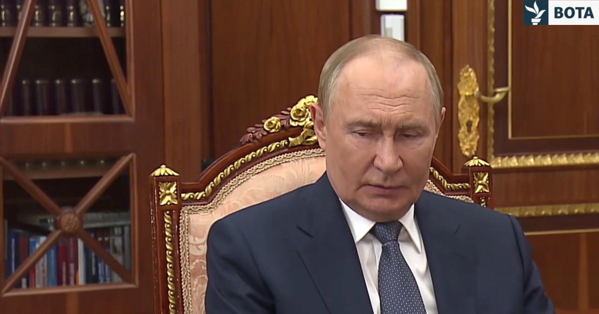 Rafti i librave të Putinit  Hulumtimi i REL it zbulon se si Kremlini po i paraqet pamjet e vjetra si të reja