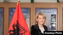 Ministrja e mbrojtjes e Shqipërisë Mimi Kodheli