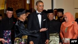 Obamanı Malayziyanın kral ailəsi qarşılayıb.