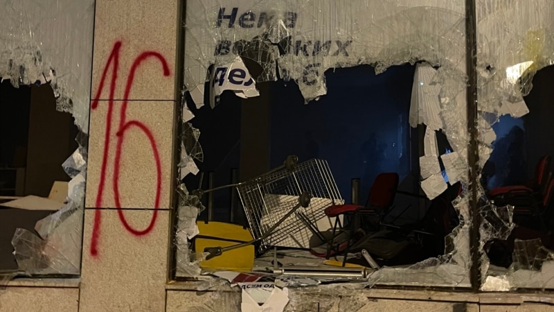 Požari u Crnoj Gori, protesti u Srbiji, očekivanja uoči samita na Aljasci