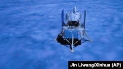 Ezen a fotón látható, hogy a Csang'o-5 kínai űrszonda leszállt a Hold felszínére. 2020. december 1. 