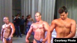 Bodybuilding in Dushanbe -- and high on life?